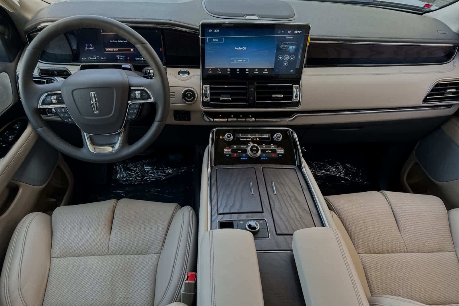 Thumbnail: 2024 Lincoln Navigator L - 3