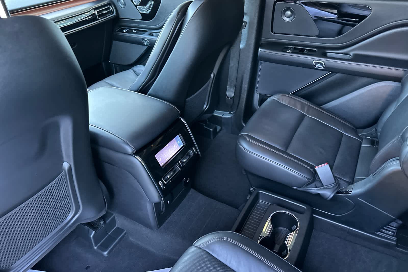 Thumbnail: 2023 Lincoln Aviator - 4