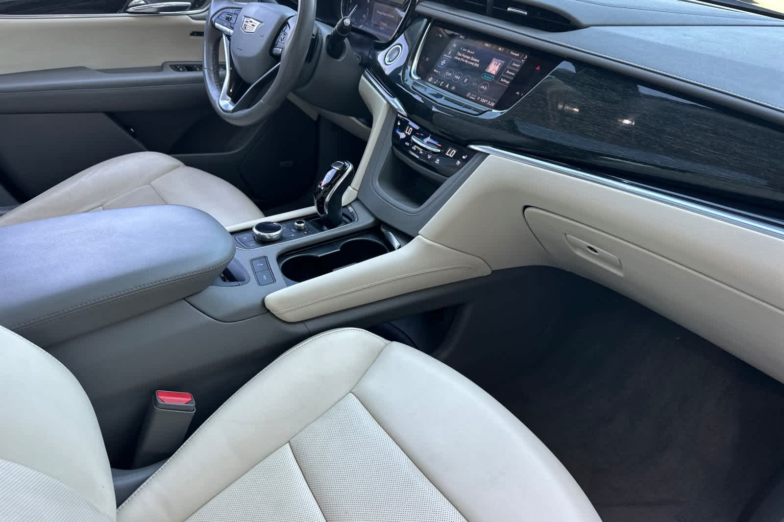 Thumbnail: 2021 Cadillac XT6 - 17