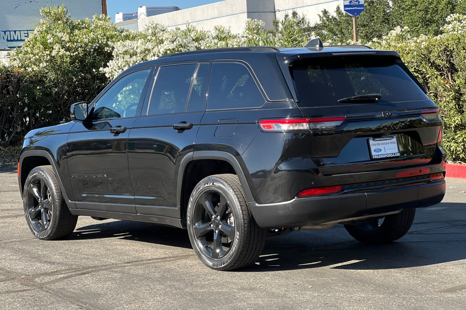 Thumbnail: 2023 Jeep Grand Cherokee - 6