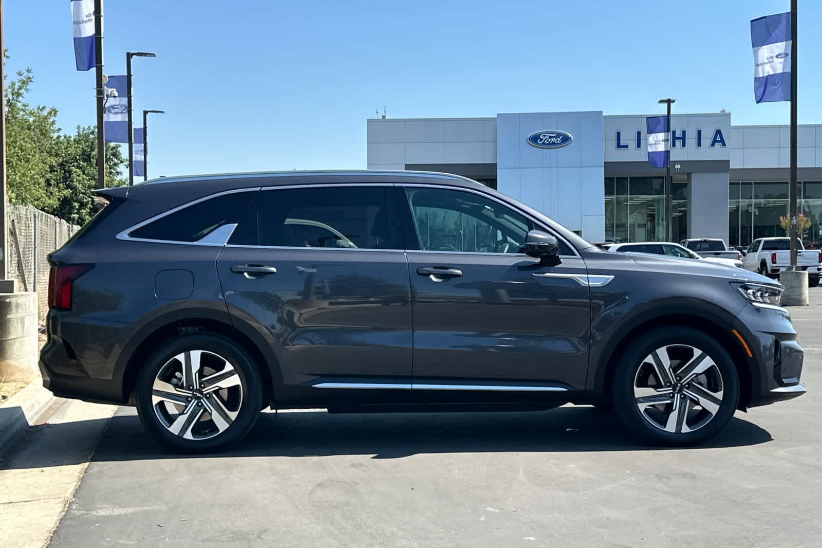 Thumbnail: 2023 Kia Sorento - 8