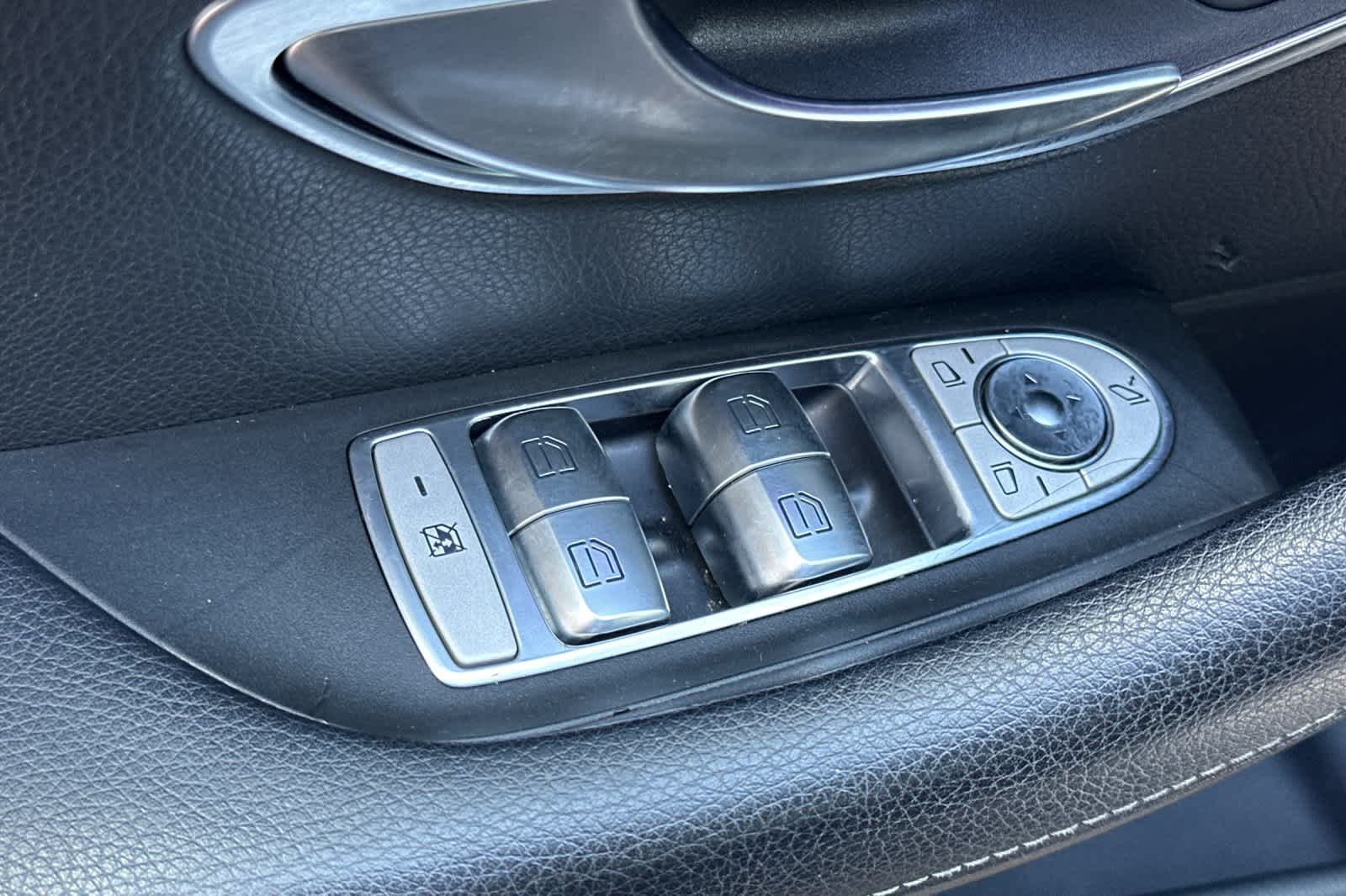 Thumbnail: 2017 Mercedes-Benz E-Class - 14