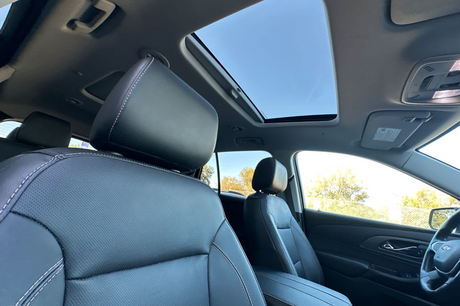 Thumbnail: 2021 Chevrolet Traverse - 16