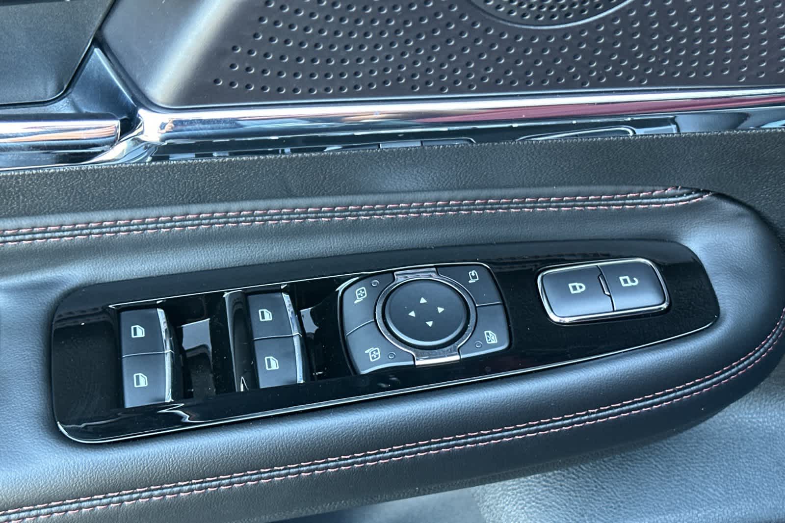 Thumbnail: 2025 Lincoln Corsair - 14