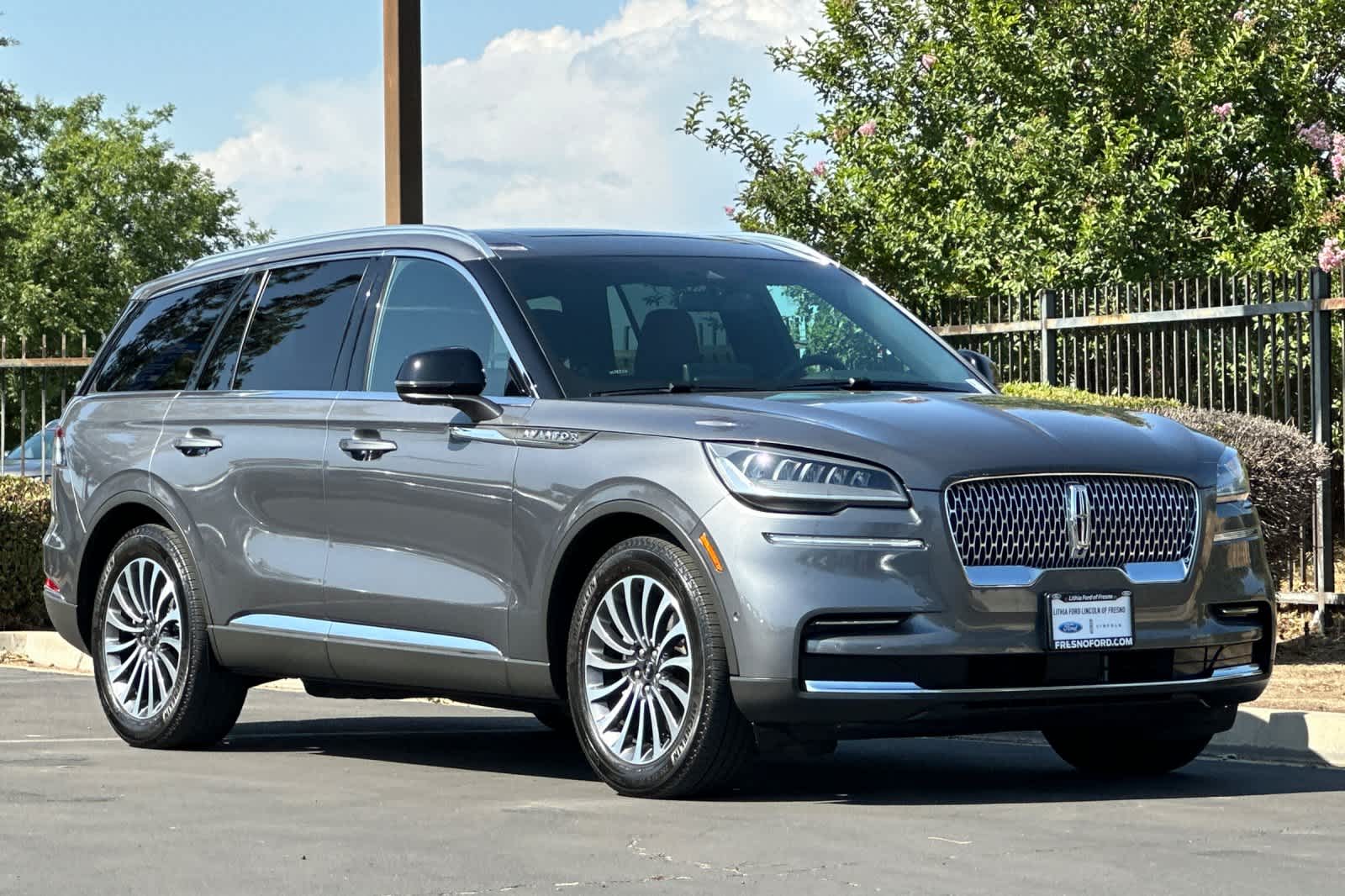 Thumbnail: 2022 Lincoln Aviator - 10