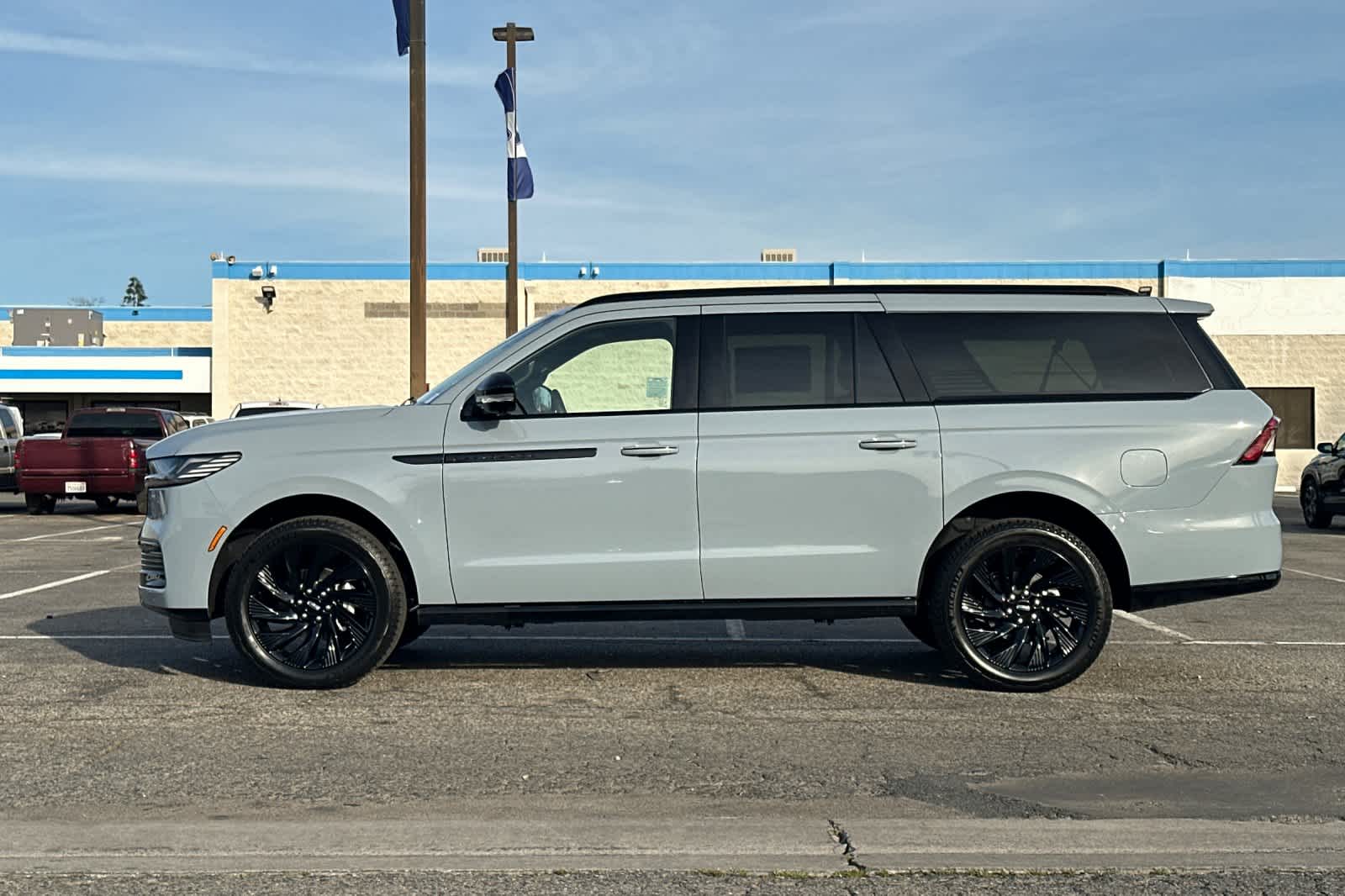 Thumbnail: 2026 Lincoln Navigator L - 5