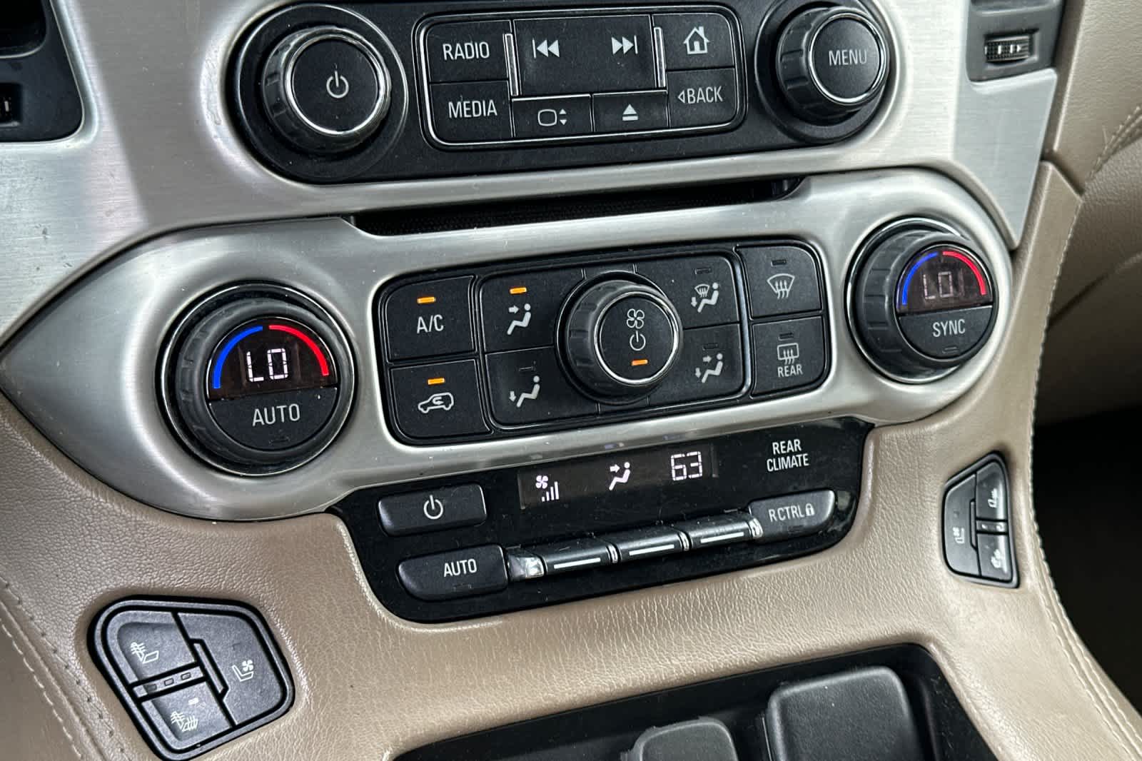 Thumbnail: 2019 GMC Yukon XL - 21