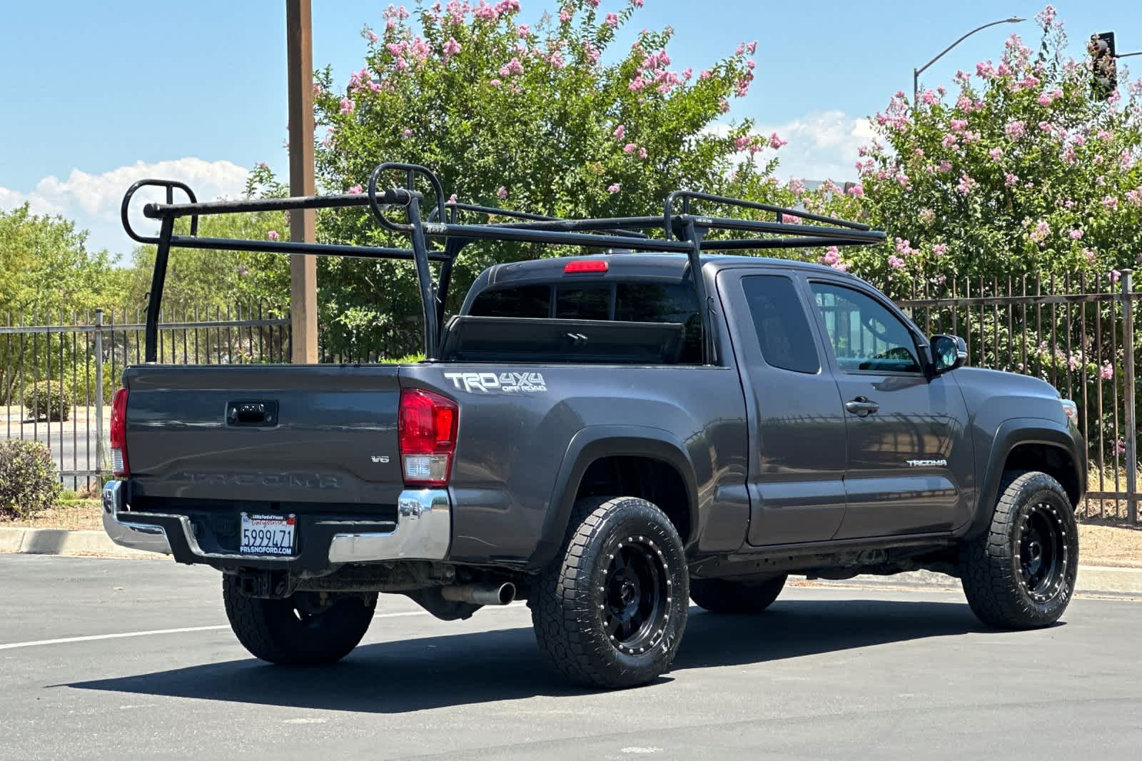Thumbnail: 2016 Toyota Tacoma - 2