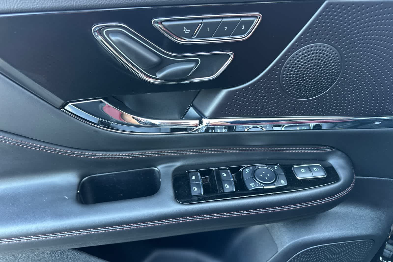 Thumbnail: 2025 Lincoln Corsair - 13