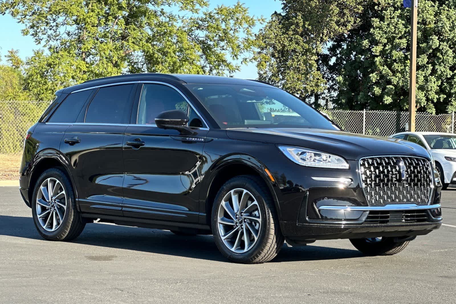 Thumbnail: 2025 Lincoln Corsair - 10