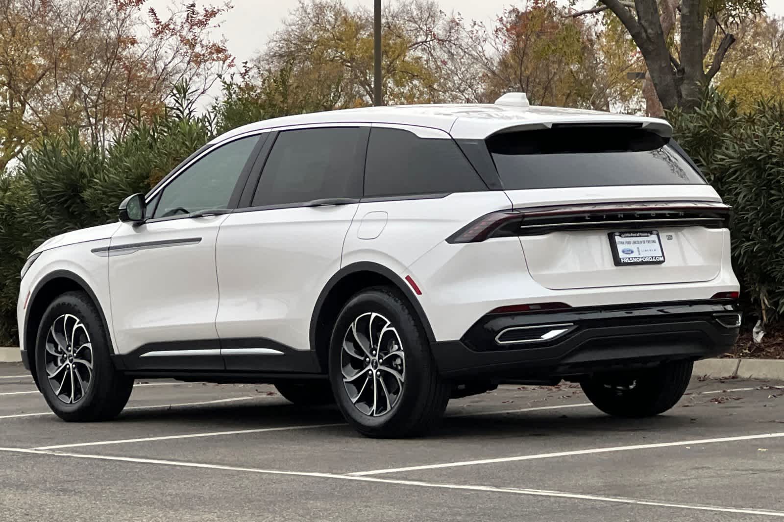 Thumbnail: 2026 Lincoln Nautilus - 6