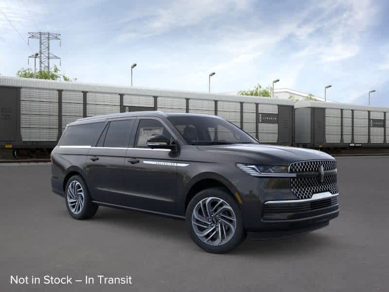 Thumbnail: 2025 Lincoln Navigator L - 7
