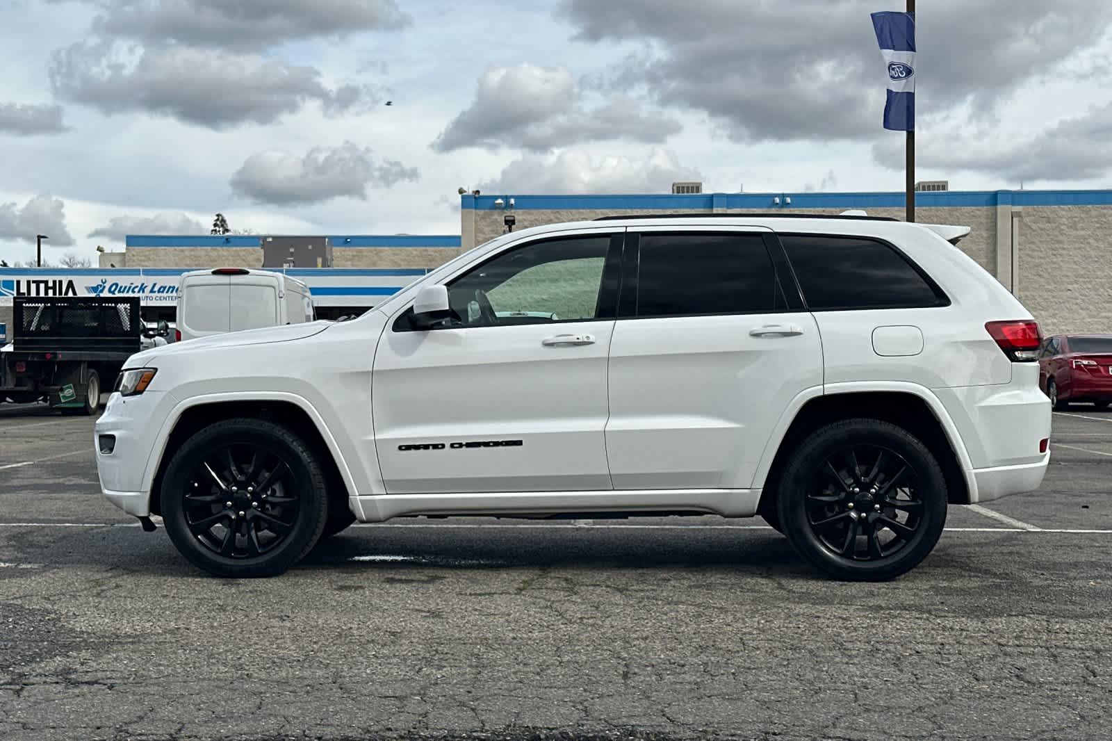 Thumbnail: 2018 Jeep Grand Cherokee - 5