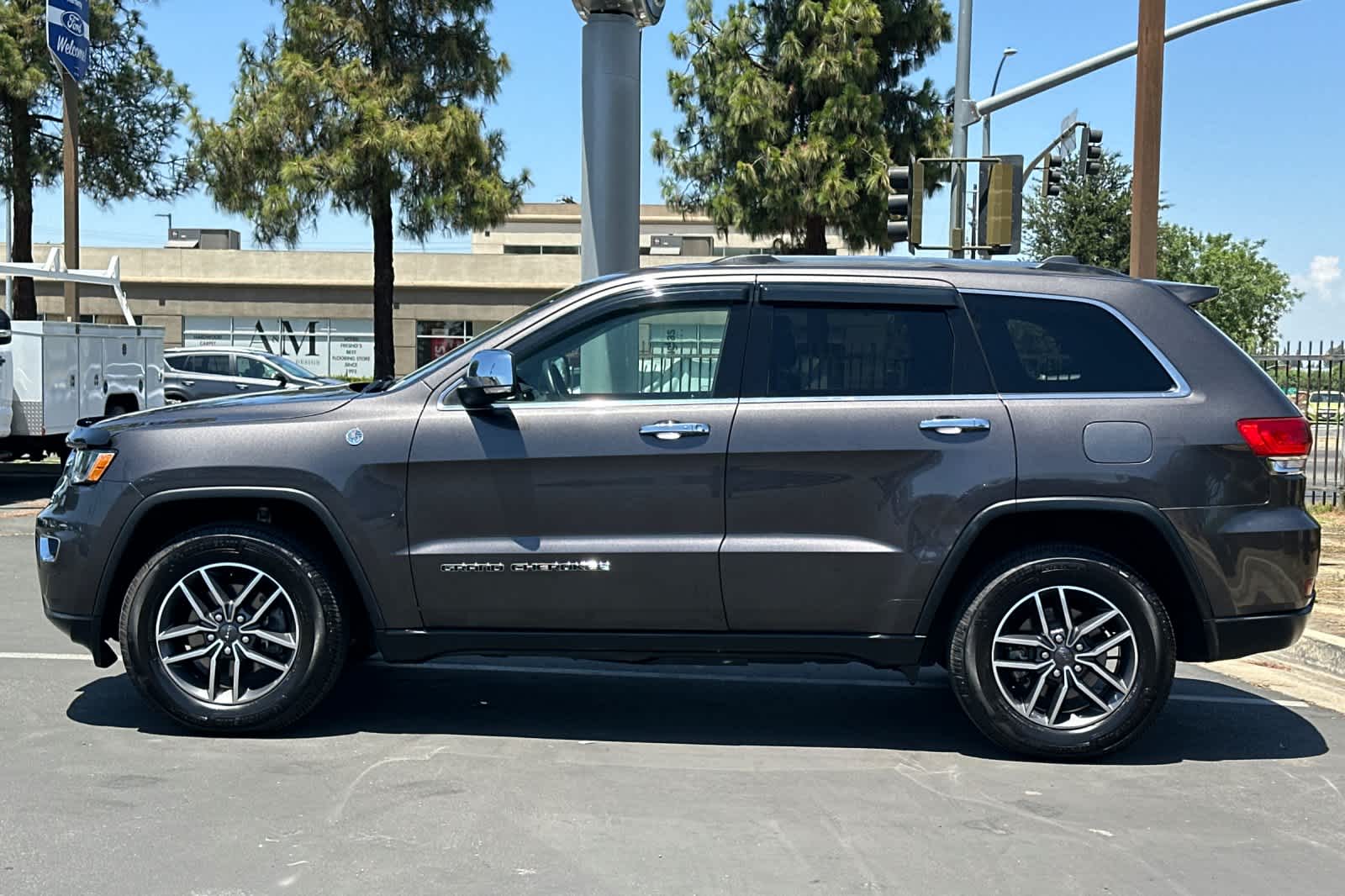 Thumbnail: 2019 Jeep Grand Cherokee - 5