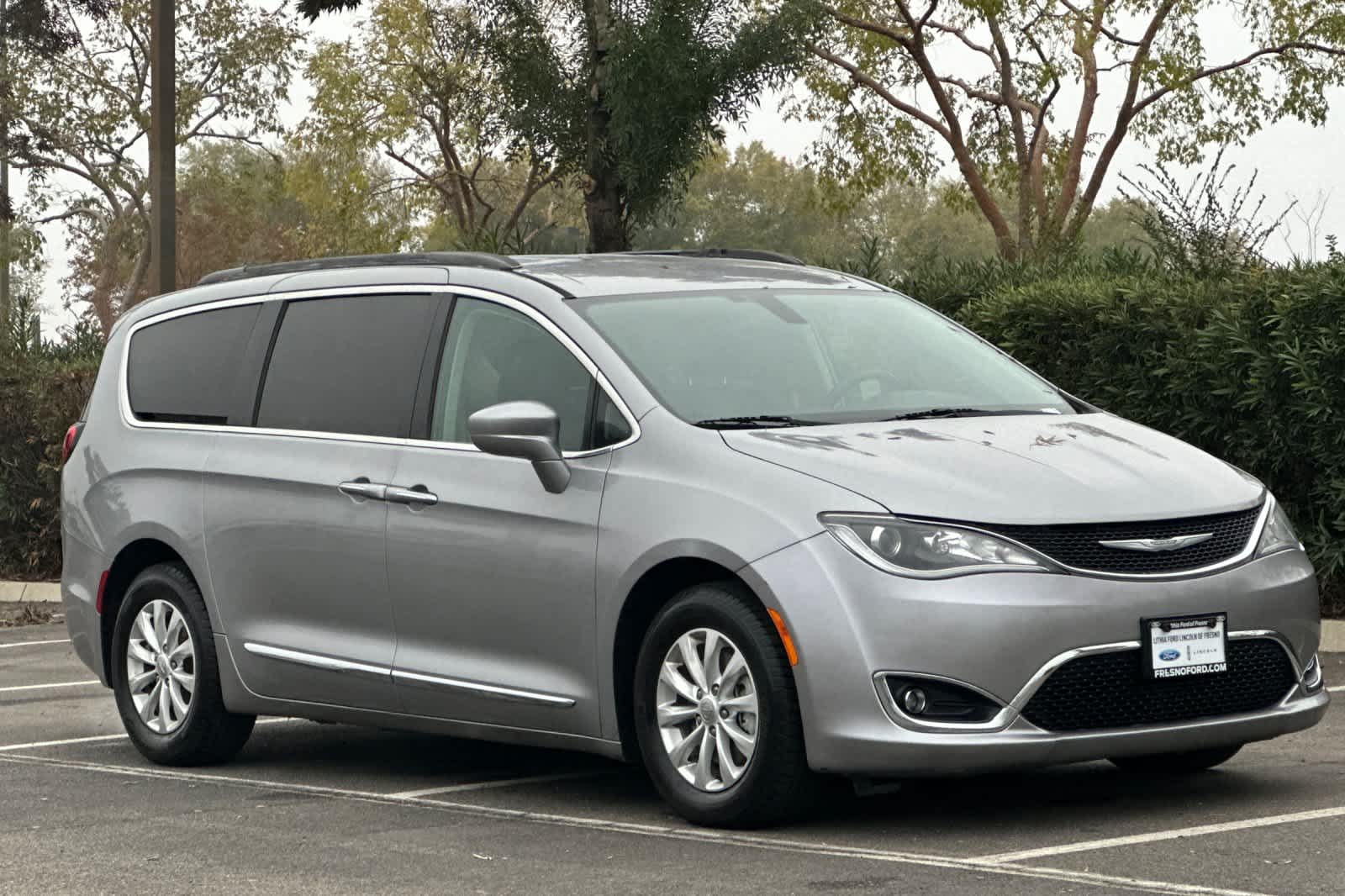 Thumbnail: 2017 Chrysler Pacifica - 9