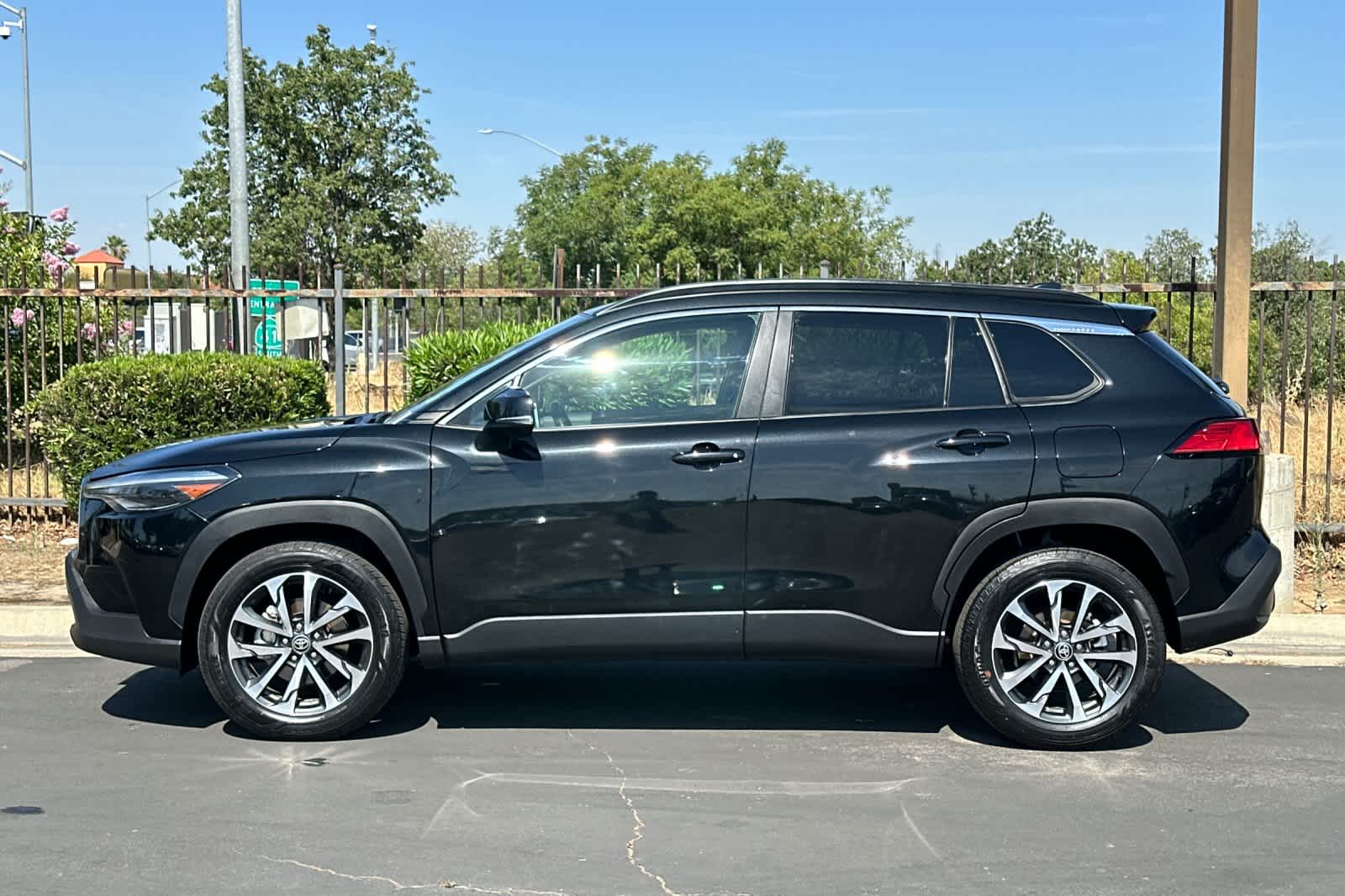 2024 Toyota Corolla Cross XLE 5