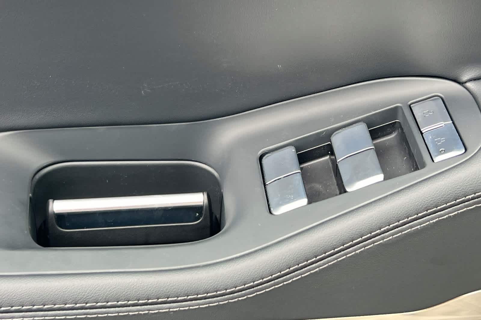 Thumbnail: 2026 Lincoln Navigator L - 14