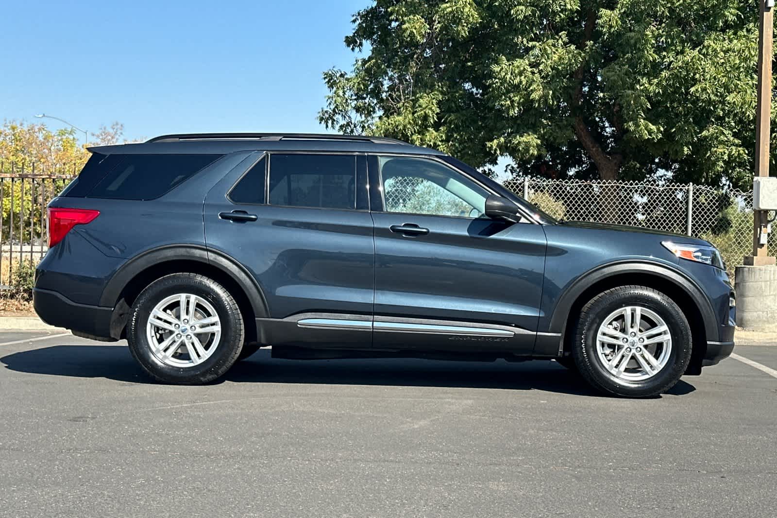 Thumbnail: 2022 Ford Explorer - 9
