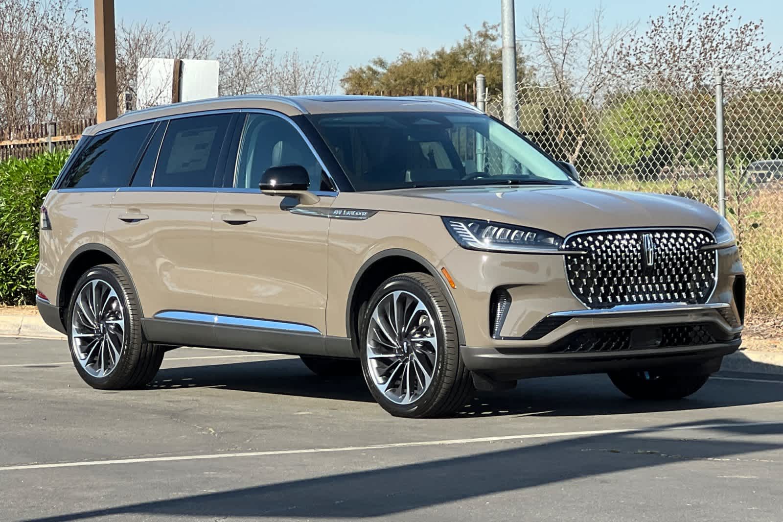 Thumbnail: 2026 Lincoln Aviator - 10