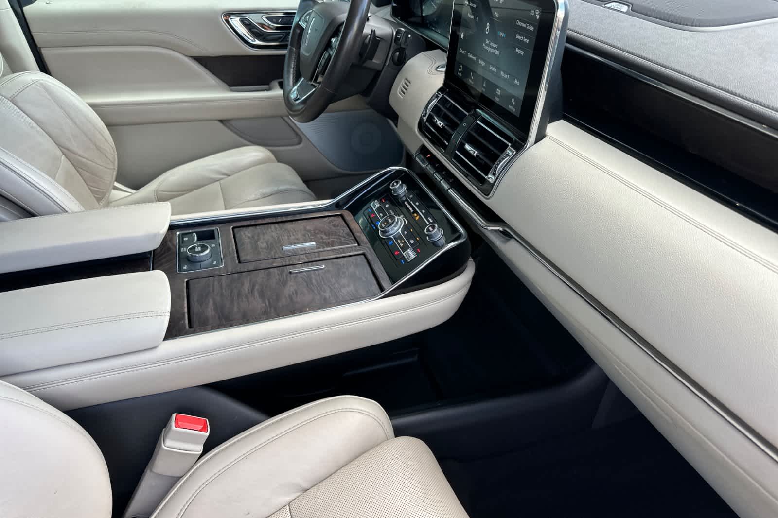 Thumbnail: 2019 Lincoln Navigator L - 17