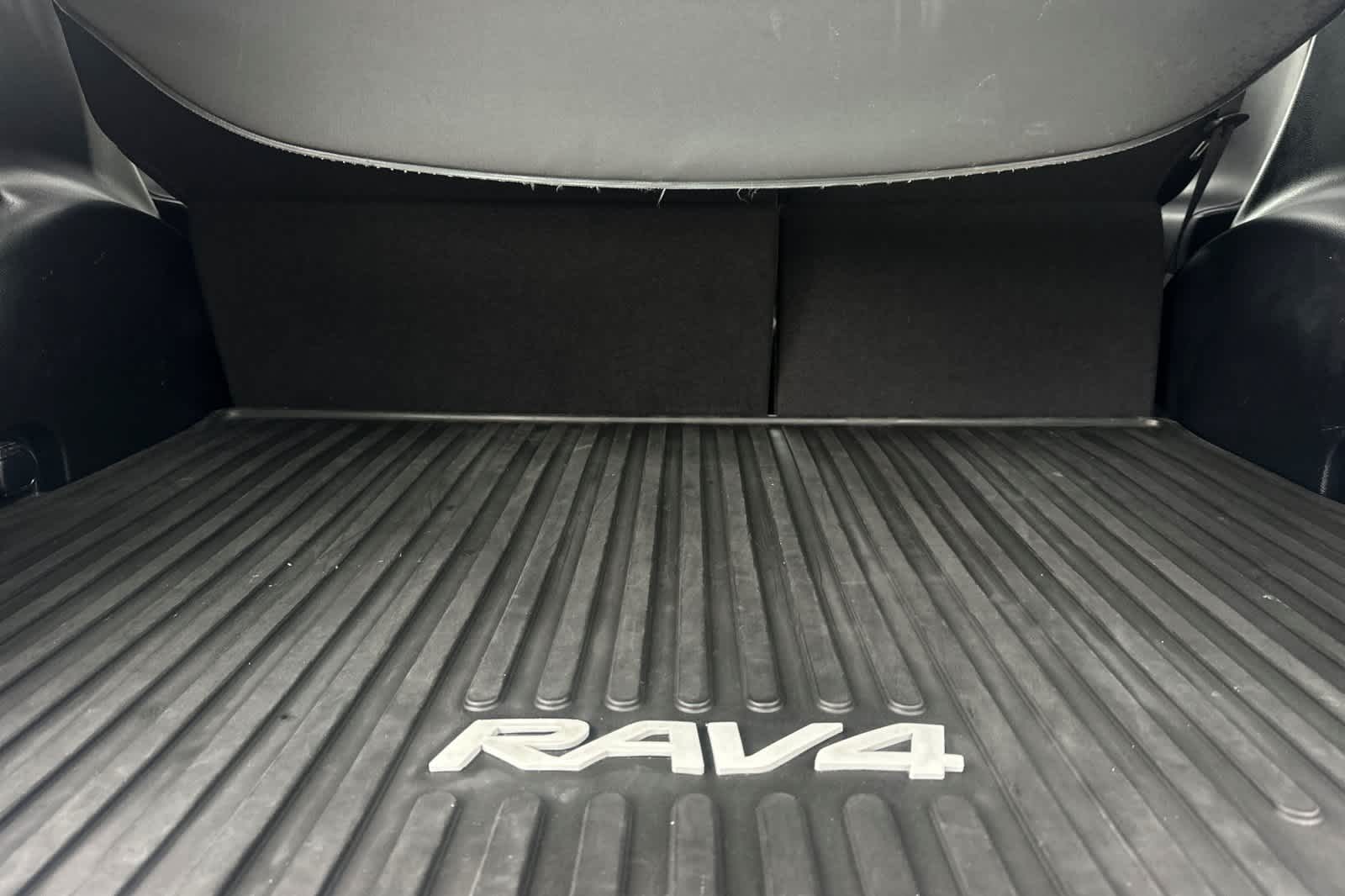 Thumbnail: 2017 Toyota RAV4 - 16