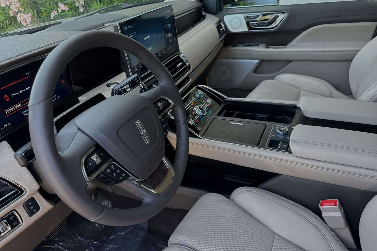 Thumbnail: 2024 Lincoln Navigator - 12