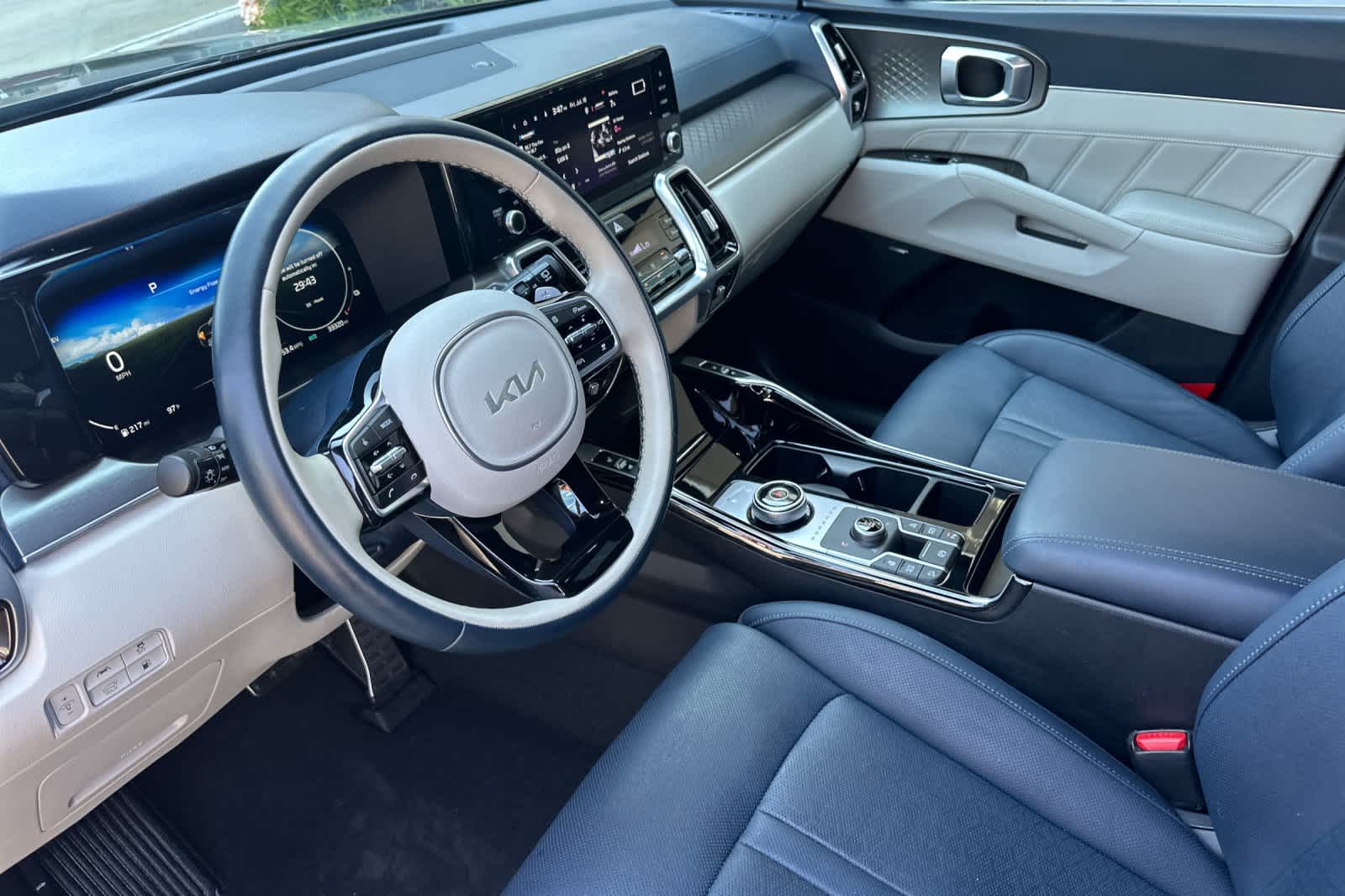 Thumbnail: 2023 Kia Sorento - 11