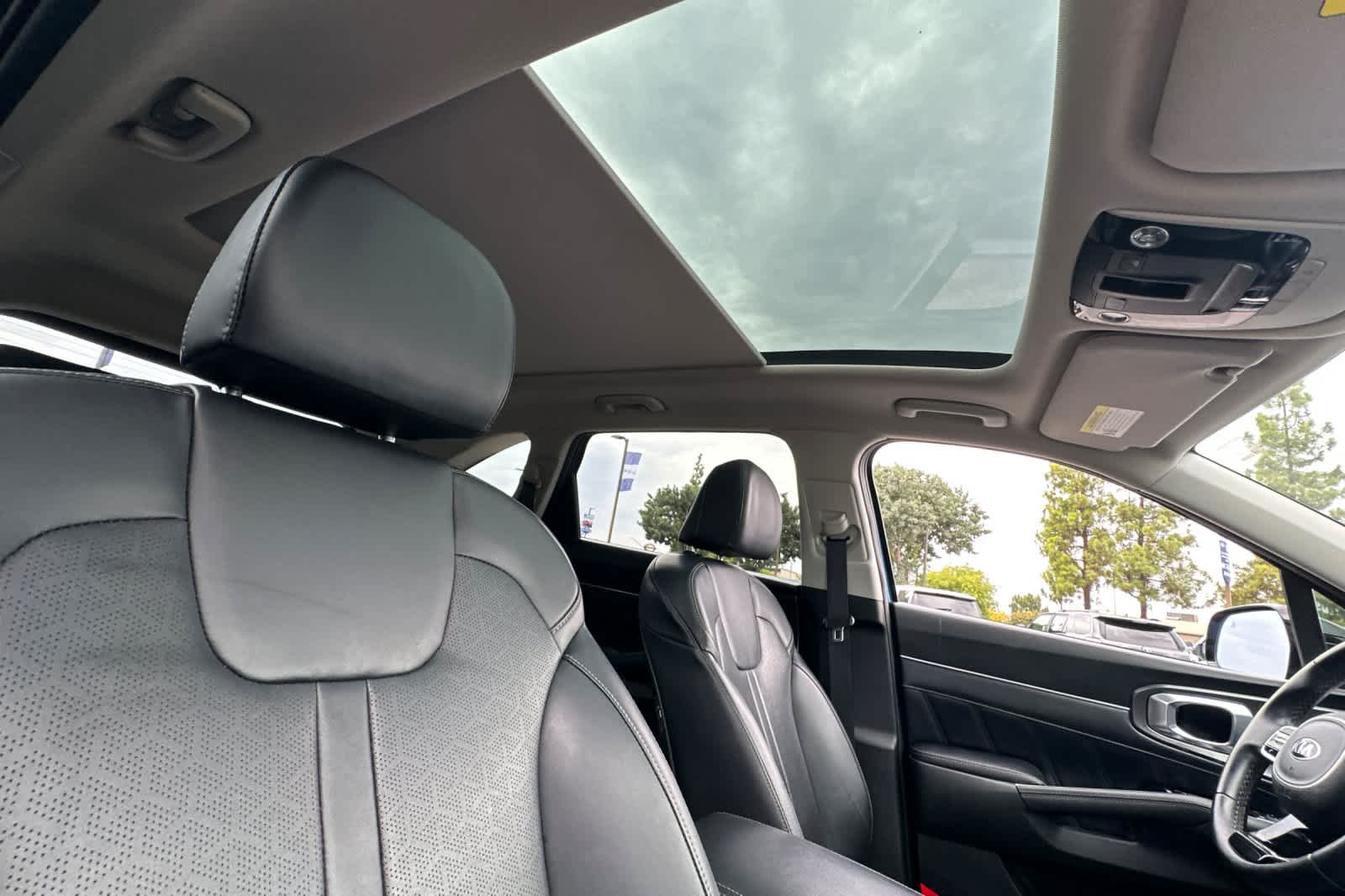 Thumbnail: 2021 Kia Sorento - 17