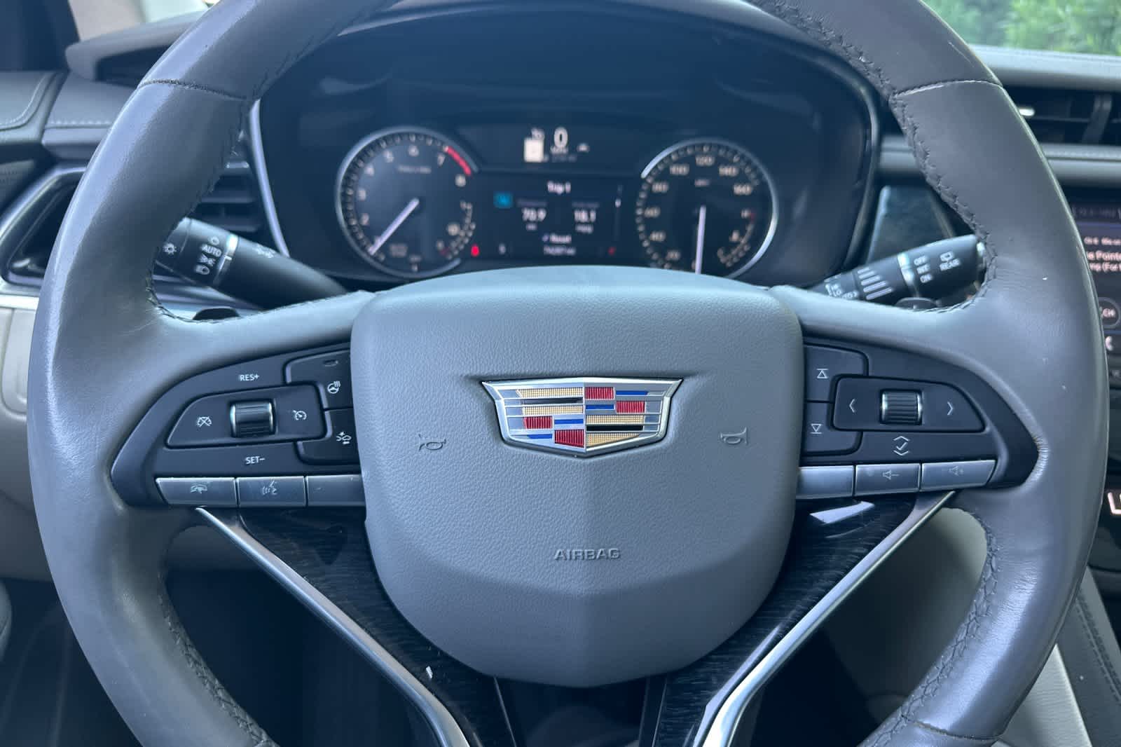 Thumbnail: 2021 Cadillac XT6 - 25