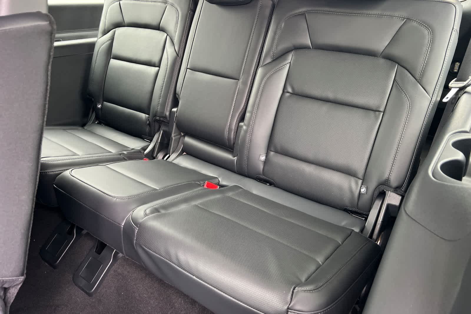 Thumbnail: 2026 Lincoln Navigator L - 16