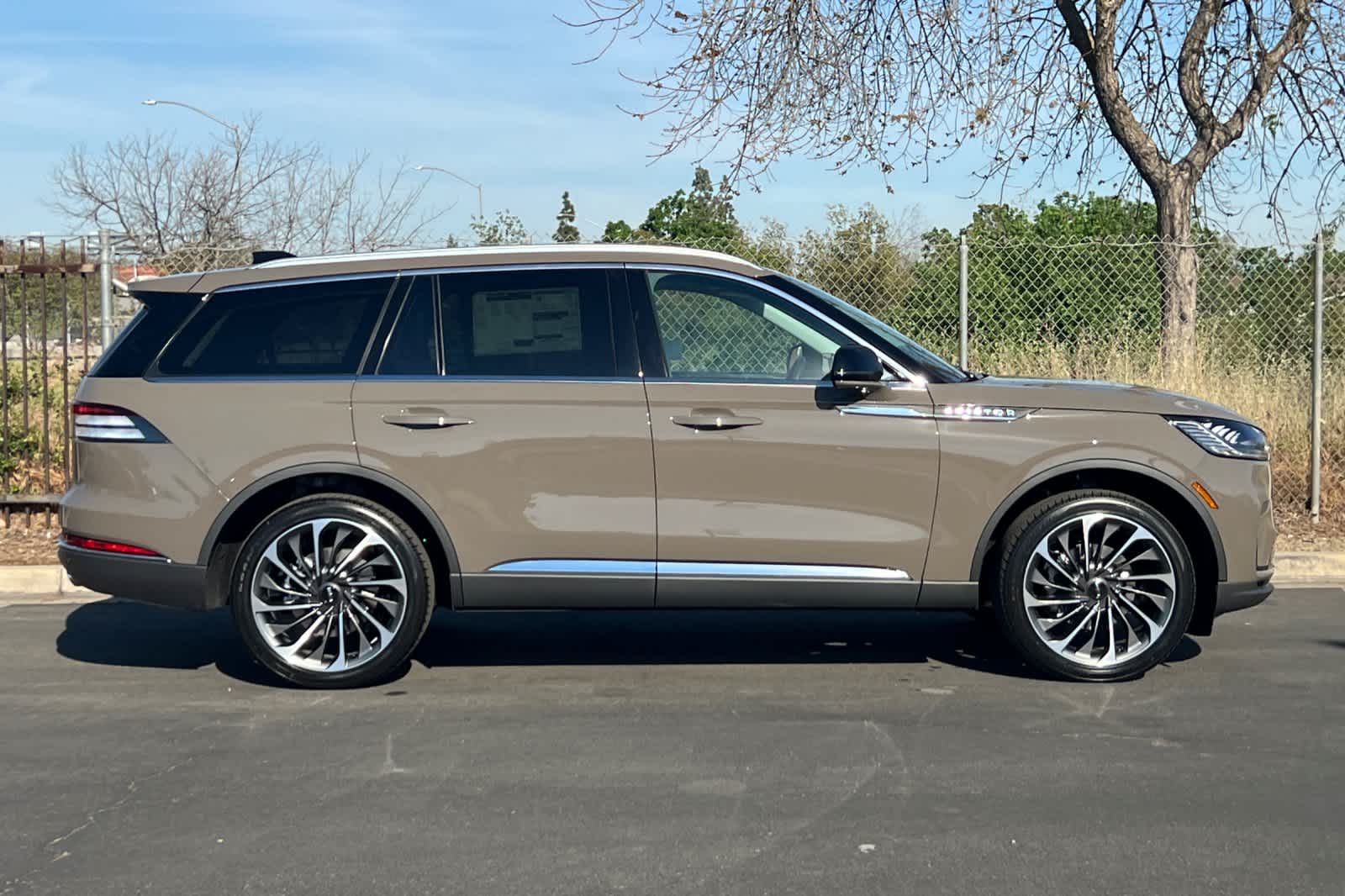 Thumbnail: 2026 Lincoln Aviator - 8