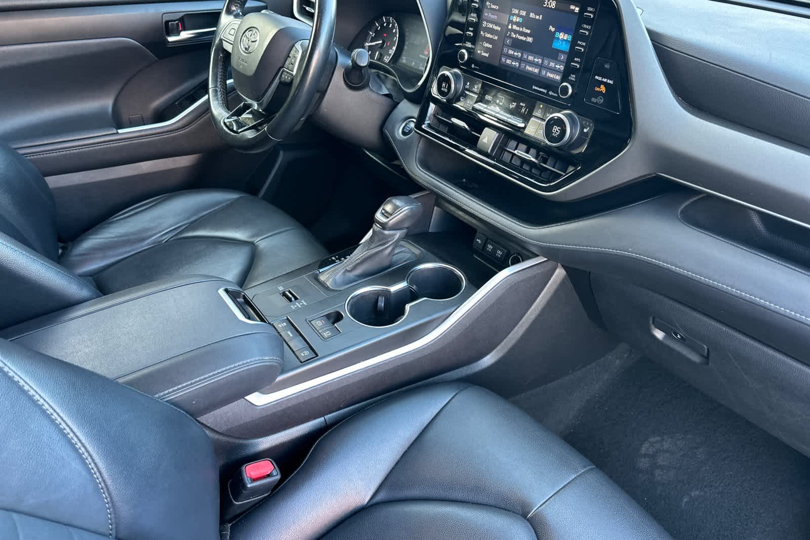 Thumbnail: 2021 Toyota Highlander - 17