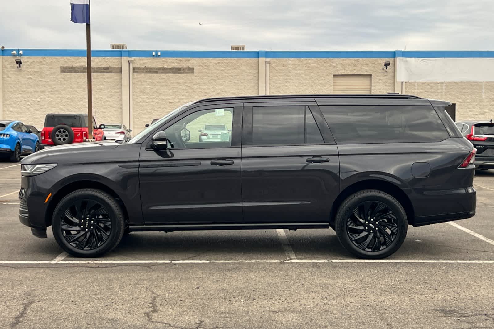 Thumbnail: 2026 Lincoln Navigator L - 5