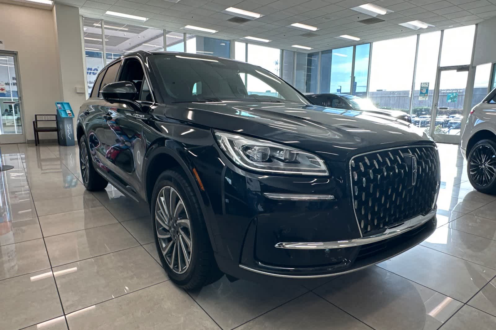 Thumbnail: 2025 Lincoln Corsair - 10