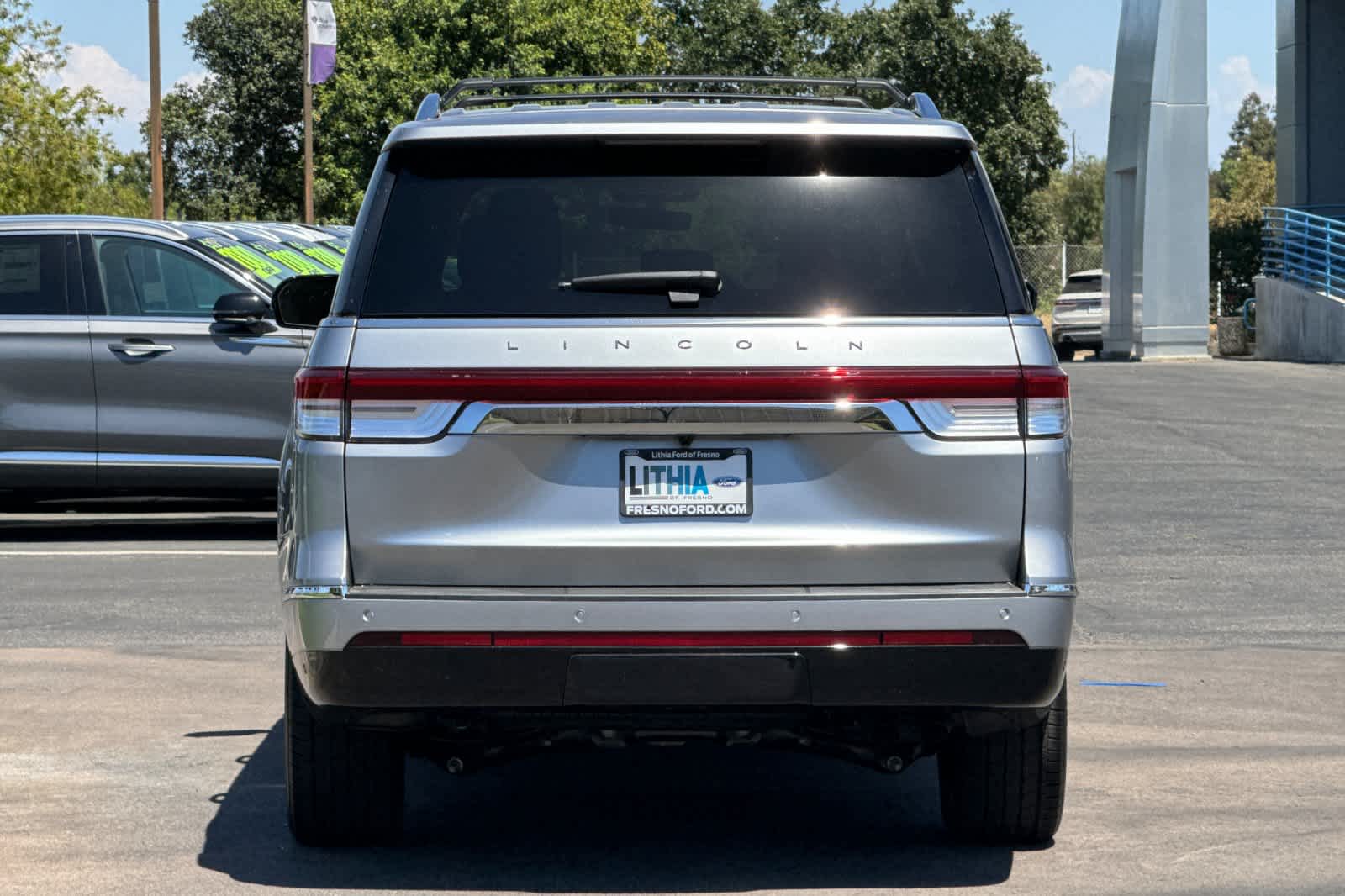 Thumbnail: 2024 Lincoln Navigator L - 7