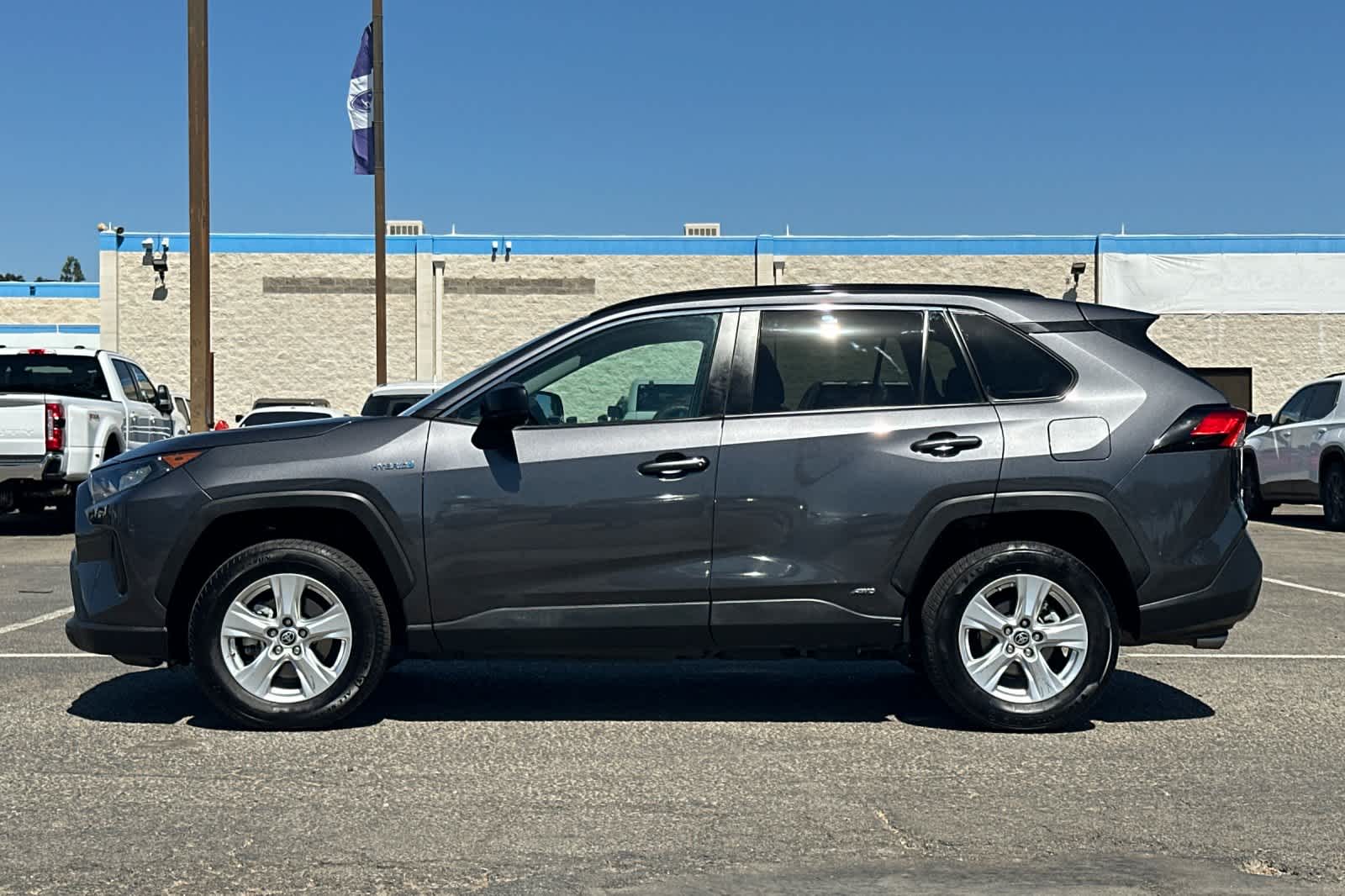 Thumbnail: 2021 Toyota RAV4 - 4