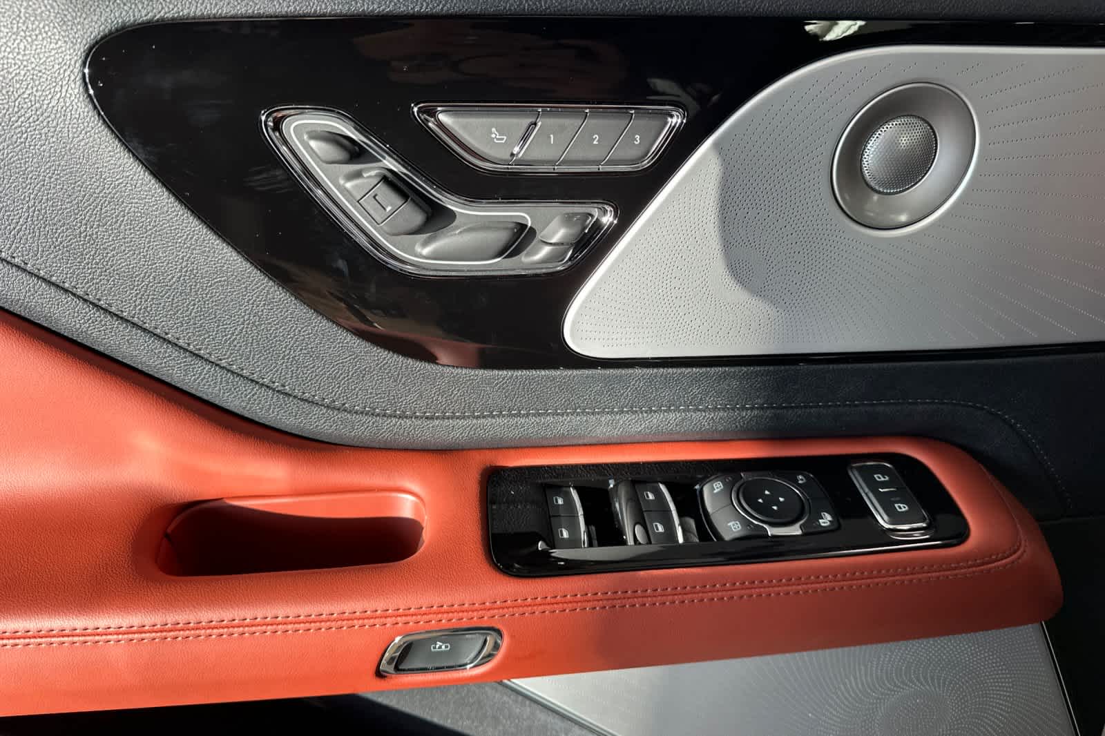 Thumbnail: 2026 Lincoln Aviator - 13