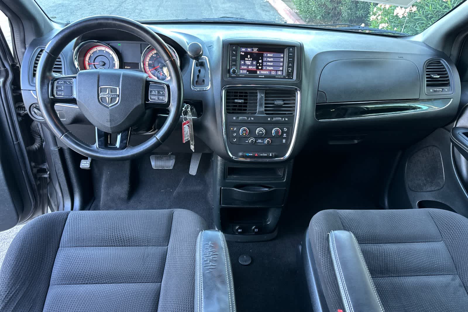 Thumbnail: 2017 Dodge Grand Caravan - 3