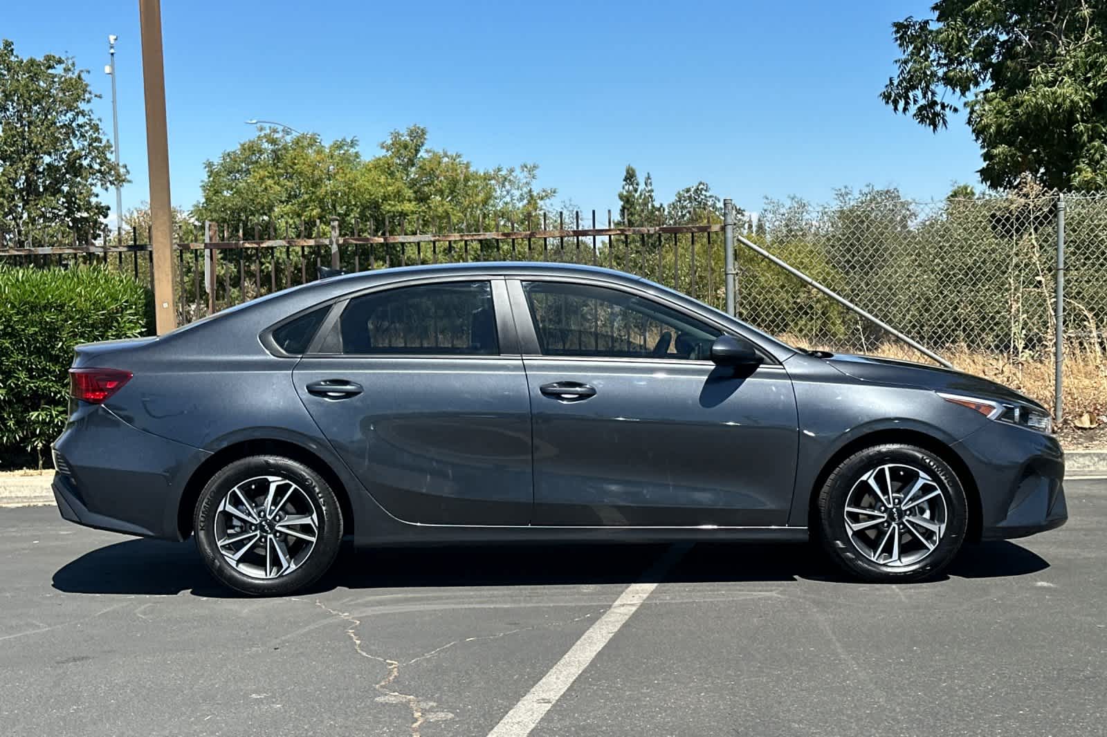 Thumbnail: 2024 Kia Forte - 9
