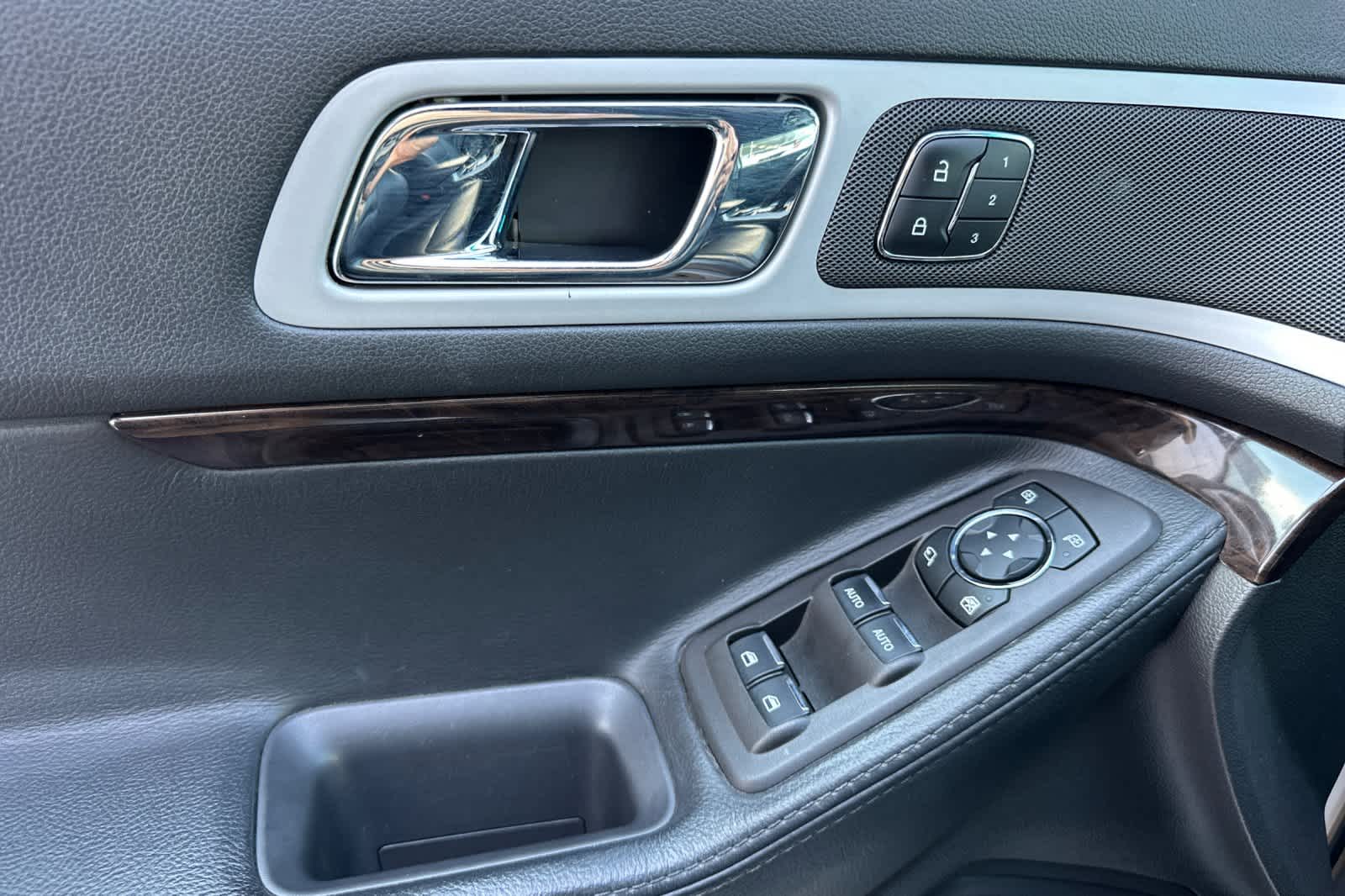 Thumbnail: 2014 Ford Explorer - 12