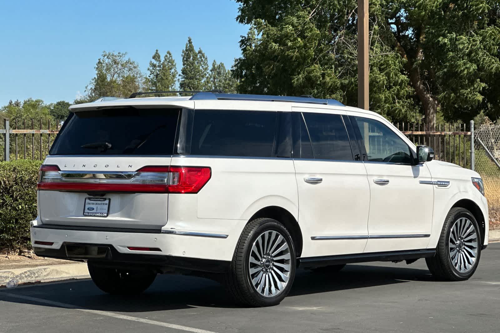 Thumbnail: 2019 Lincoln Navigator L - 2