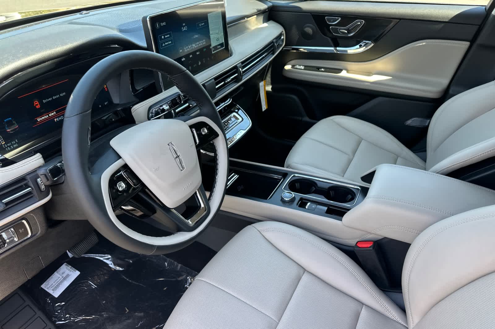 Thumbnail: 2025 Lincoln Corsair - 12