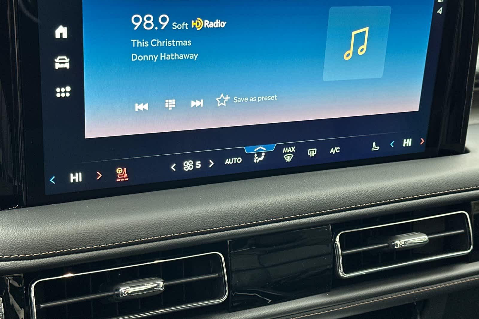 Thumbnail: 2026 Lincoln Aviator - 21