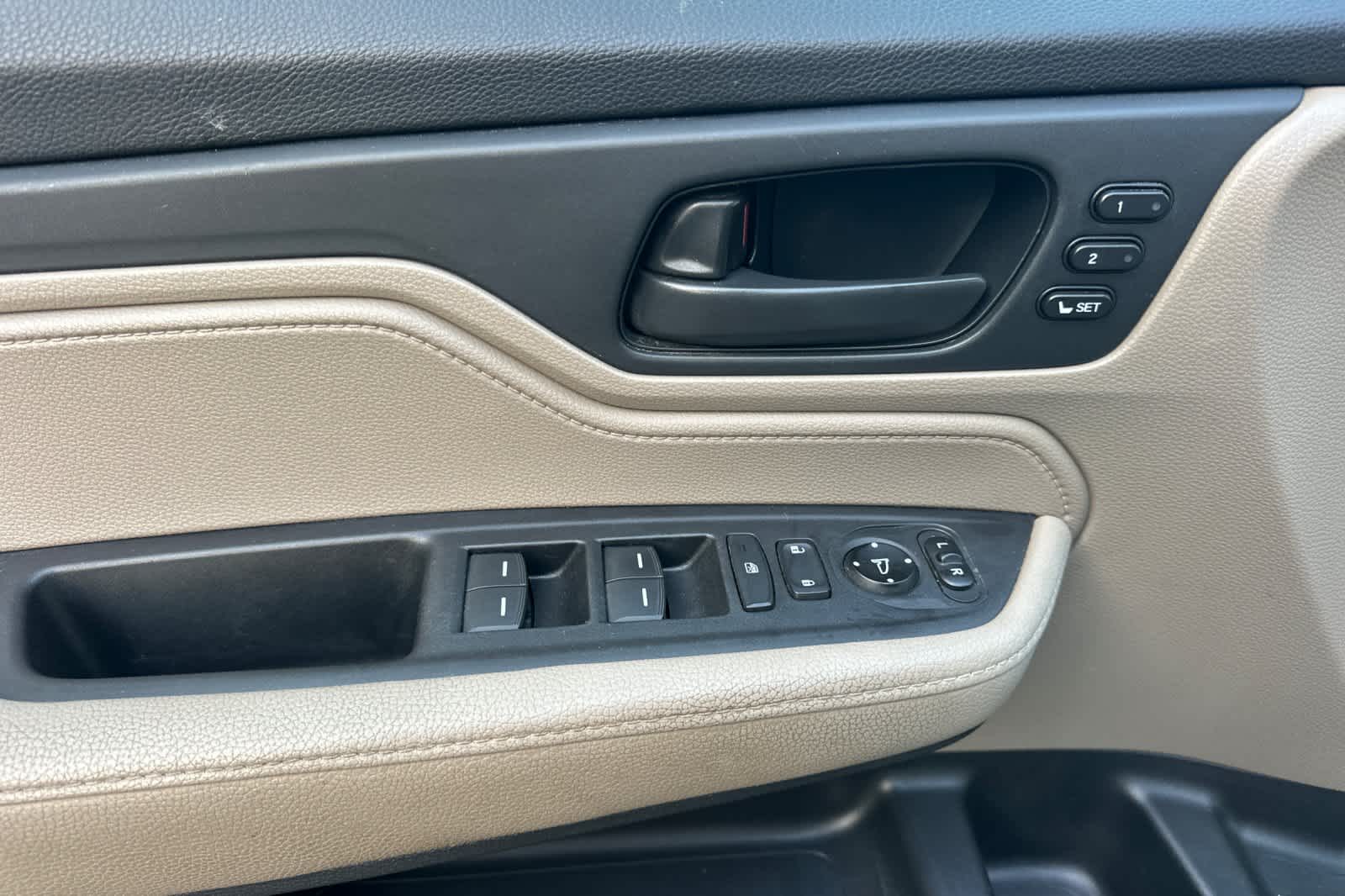 Thumbnail: 2019 Honda Odyssey - 12