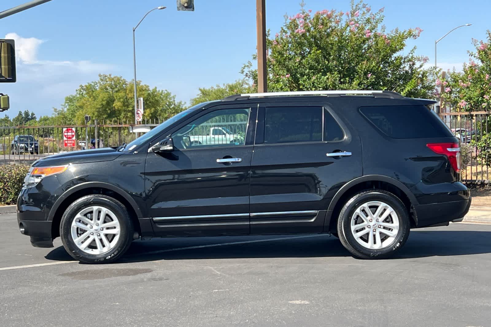 Thumbnail: 2015 Ford Explorer - 5