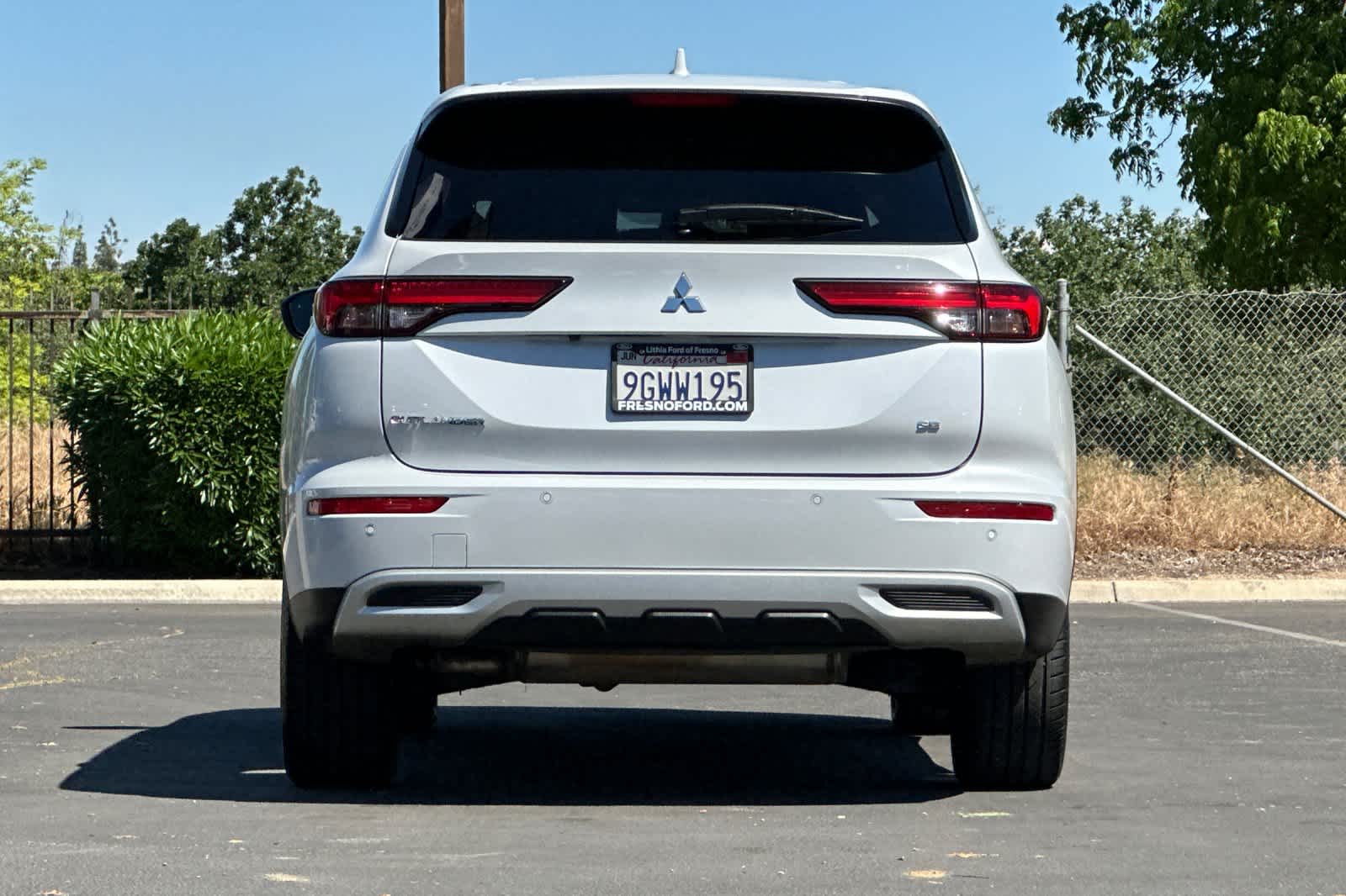 Thumbnail: 2023 Mitsubishi Outlander - 7