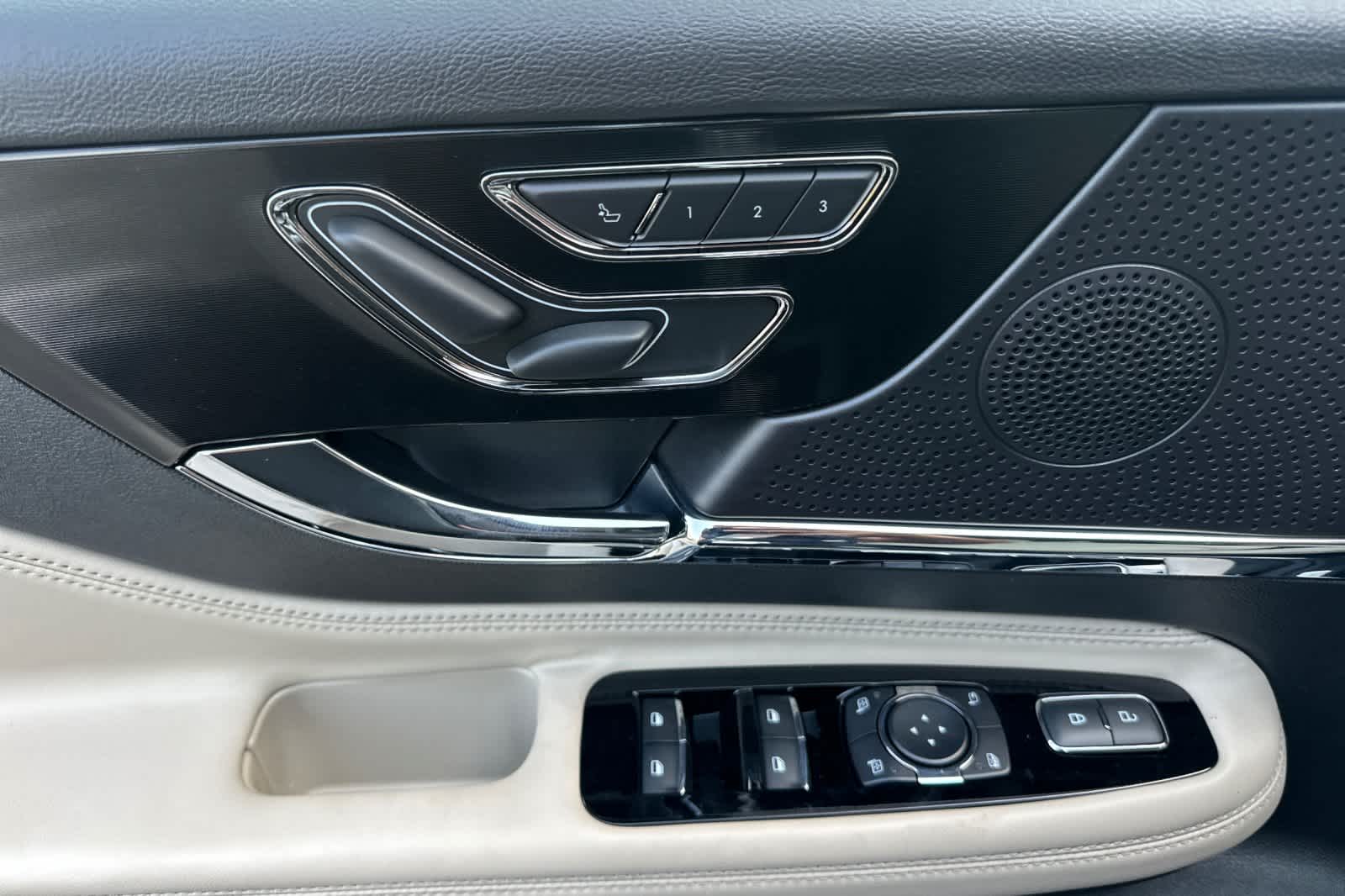 Thumbnail: 2025 Lincoln Corsair - 13