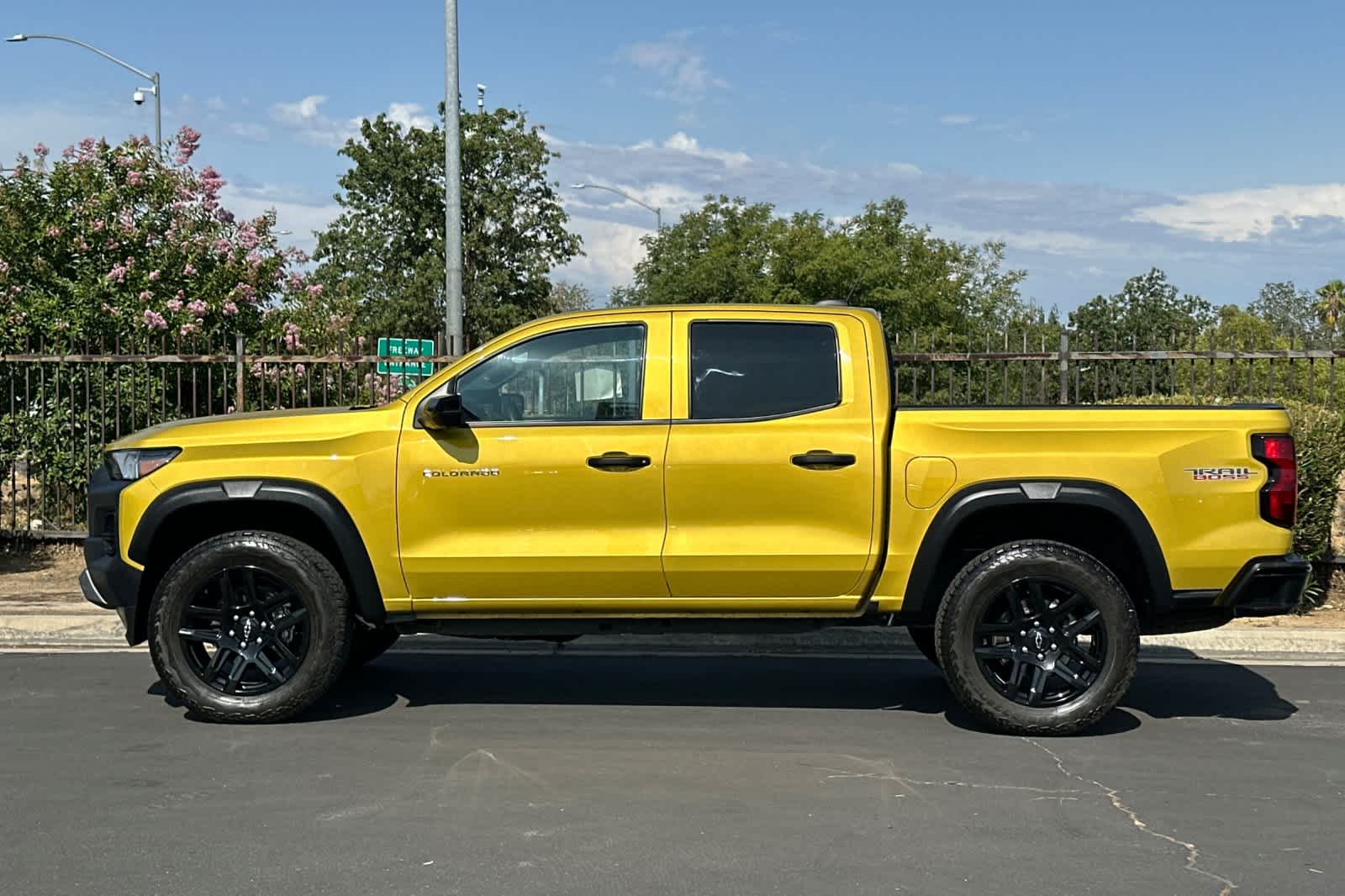 Thumbnail: 2023 Chevrolet Colorado - 5