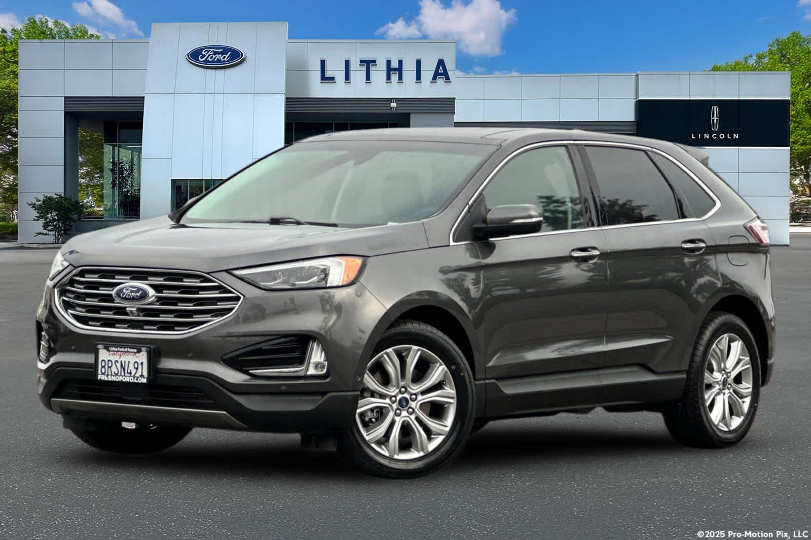 2020 Ford Edge Titanium's photo