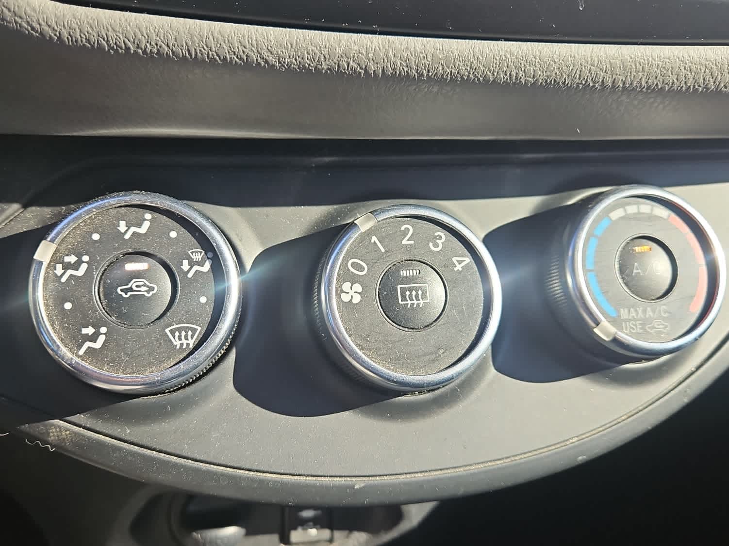 Thumbnail: 2015 Toyota Yaris - 16